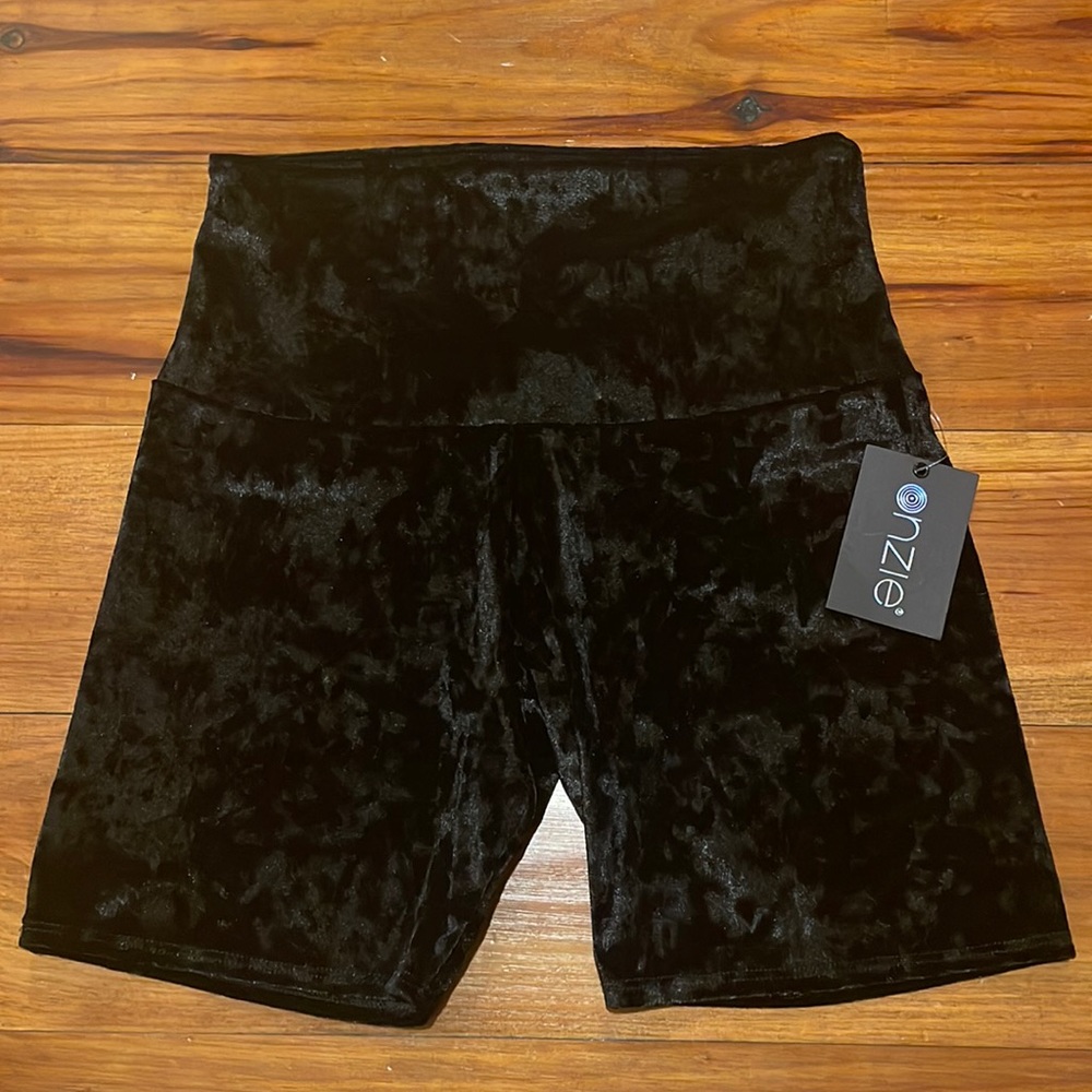NWT- Onzie High Rise Bike Shorts blk Velvet Sz. S/M